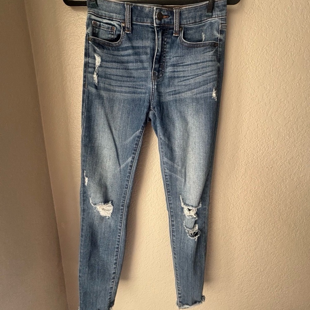 Eunina distressed Clara High Rise Skinny Crop Blue jeans. Size 3